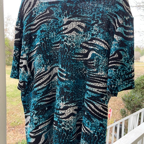 Black and teal top 3X animal print - Picture 3 of 3